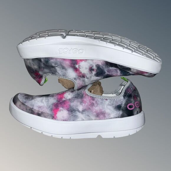 OOfos OOmg EeZee Women's Tie Dye Slip On Sneaker Size 8 - Picture 7 of 9
